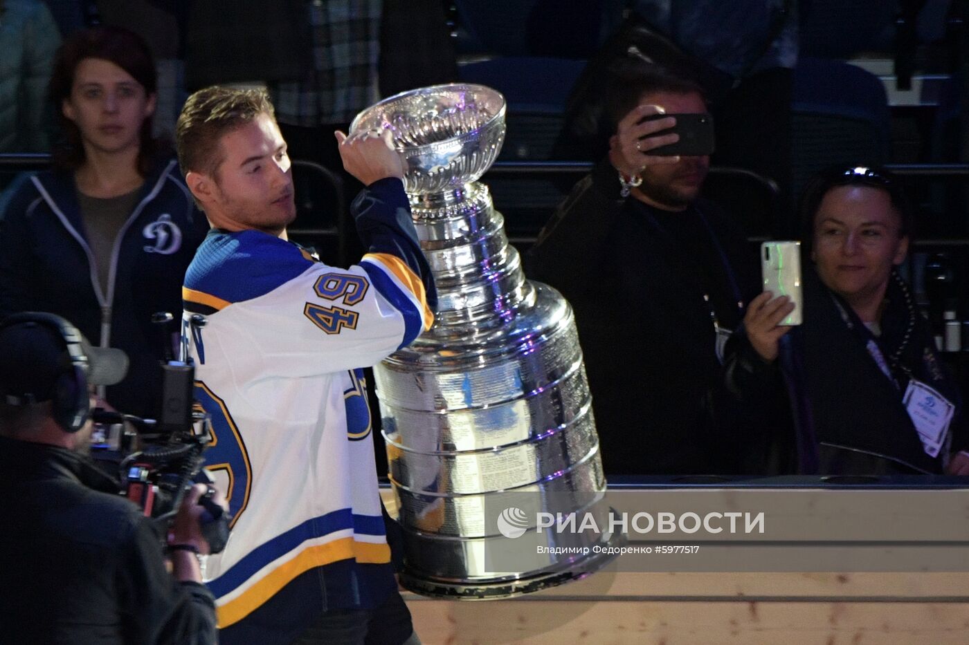 Кубок Стэнли на презентации ХК "Динамо"