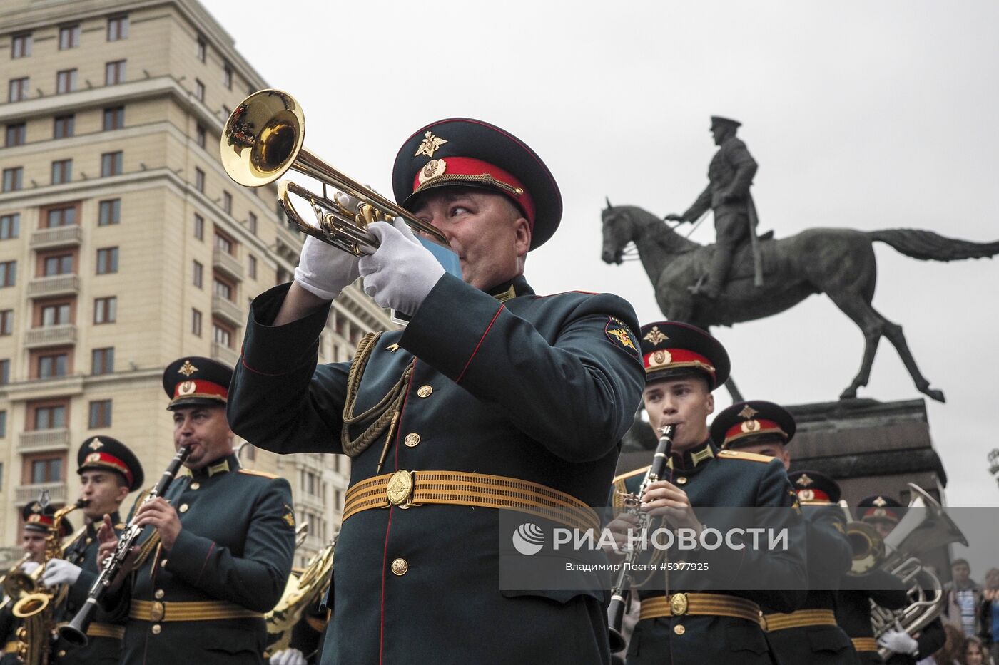 Марш преображенского полка военный оркестр