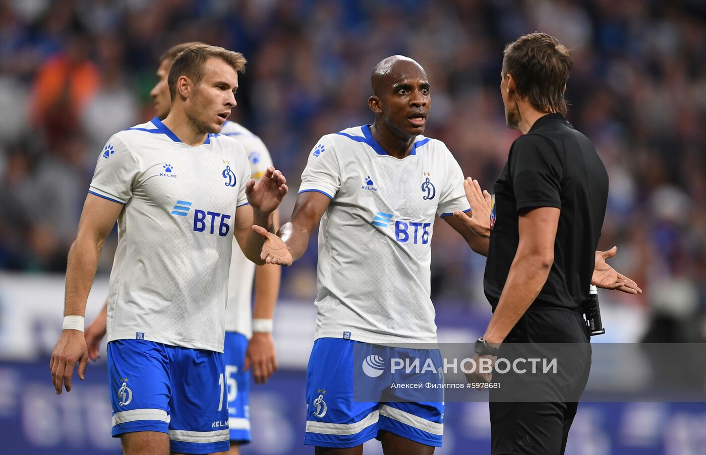 Футбол. РПЛ. Матч "Динамо" - "Локомотив"