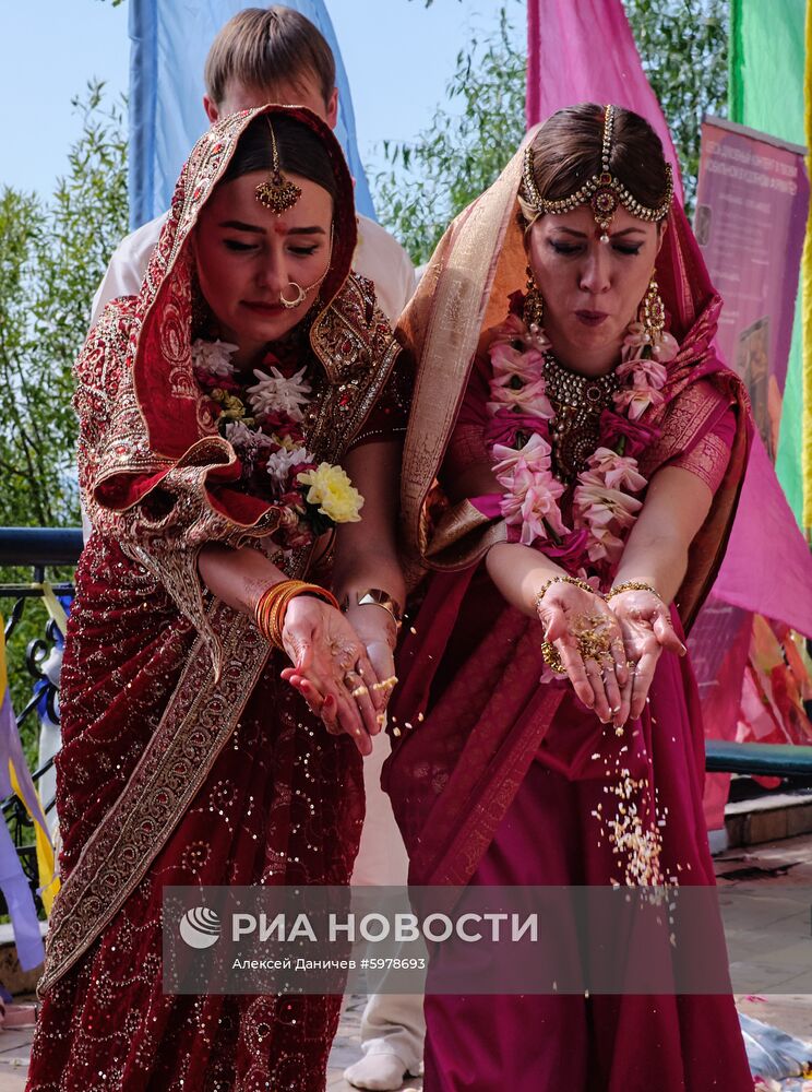 Традиционная индийская свадьба на берегу Финского залива в Санкт-Петербурге