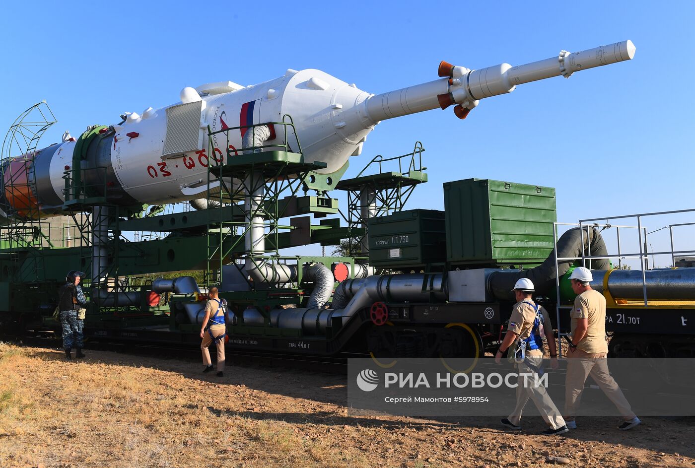 Вывоз РН «Союз-2.1а» на стартовую площадку 