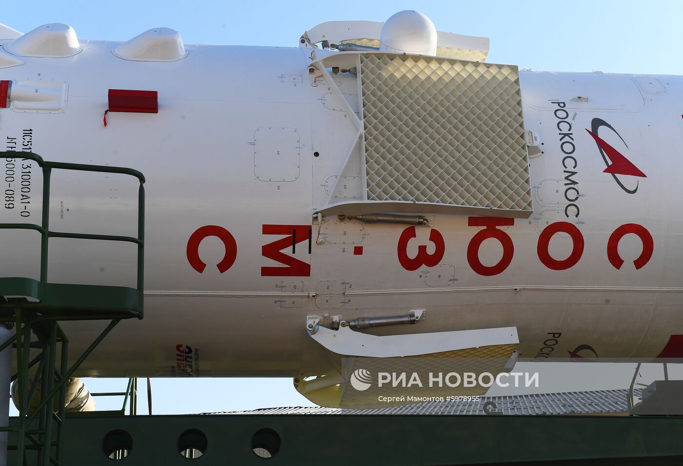 Вывоз РН «Союз-2.1а» на стартовую площадку 