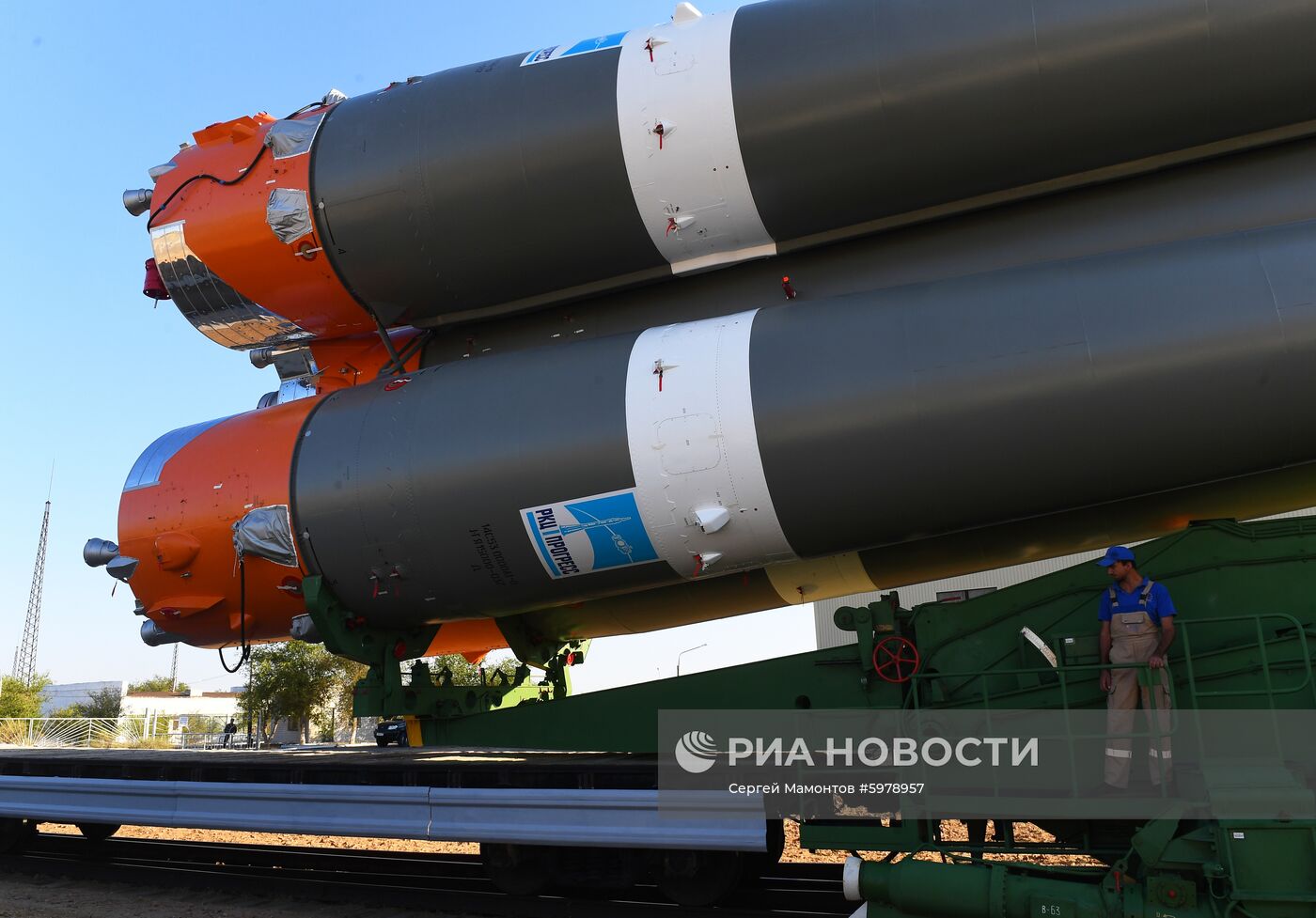 Вывоз РН «Союз-2.1а» на стартовую площадку 