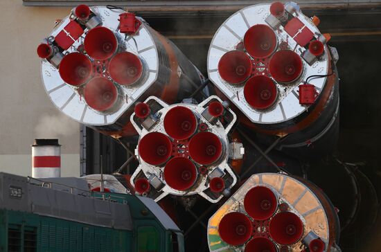 Вывоз РН «Союз-2.1а» на стартовую площадку 