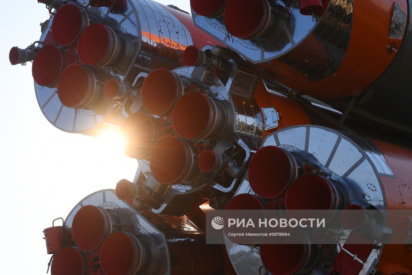 Вывоз РН «Союз-2.1а» на стартовую площадку 