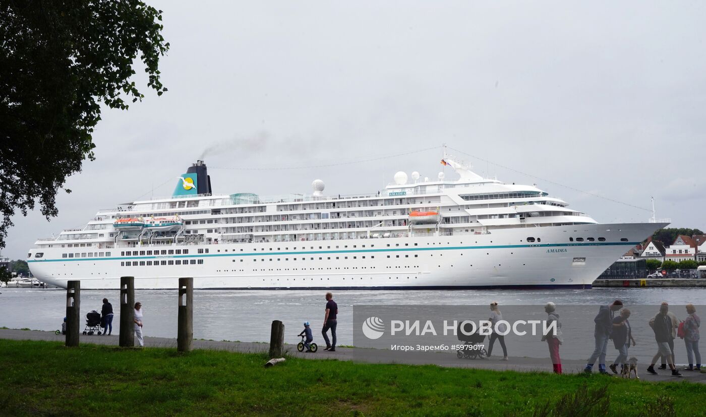 Круизный лайнер Amadea прибыл в порт Травемюнде