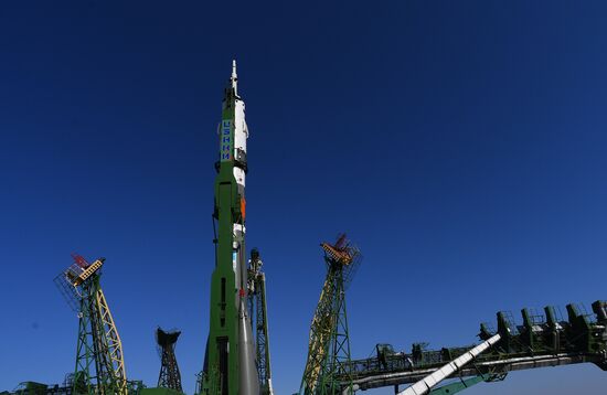 Вывоз РН «Союз-2.1а» на стартовую площадку 