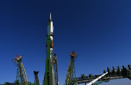 Вывоз РН «Союз-2.1а» на стартовую площадку 