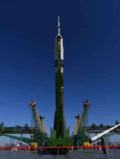 Вывоз РН «Союз-2.1а» на стартовую площадку 
