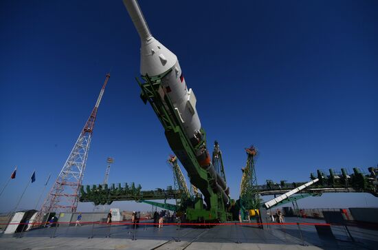 Вывоз РН «Союз-2.1а» на стартовую площадку 