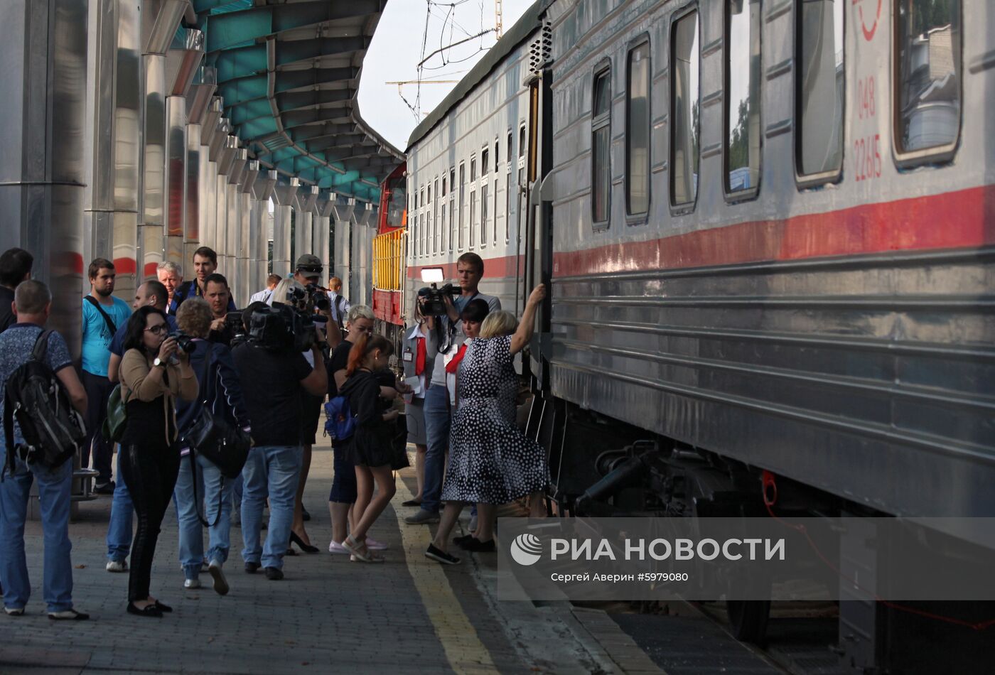 Возобновление движения пригородных  электричек в Донецке