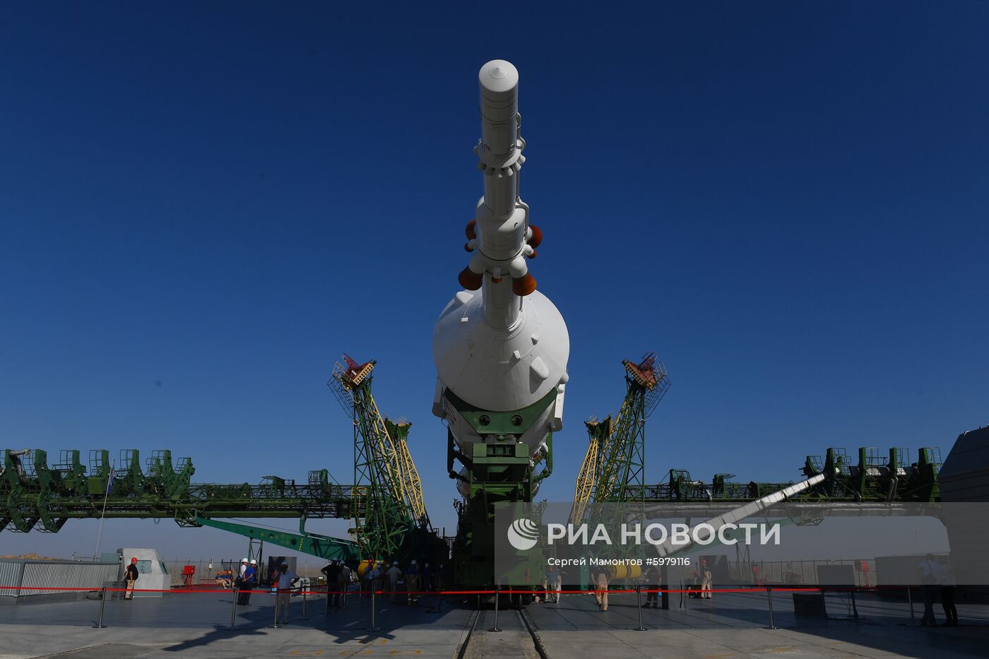 Вывоз РН «Союз-2.1а» на стартовую площадку 