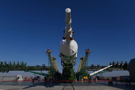 Вывоз РН «Союз-2.1а» на стартовую площадку 