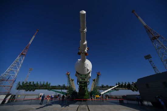 Вывоз РН «Союз-2.1а» на стартовую площадку 