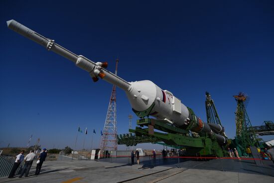 Вывоз РН «Союз-2.1а» на стартовую площадку 