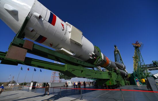 Вывоз РН «Союз-2.1а» на стартовую площадку 