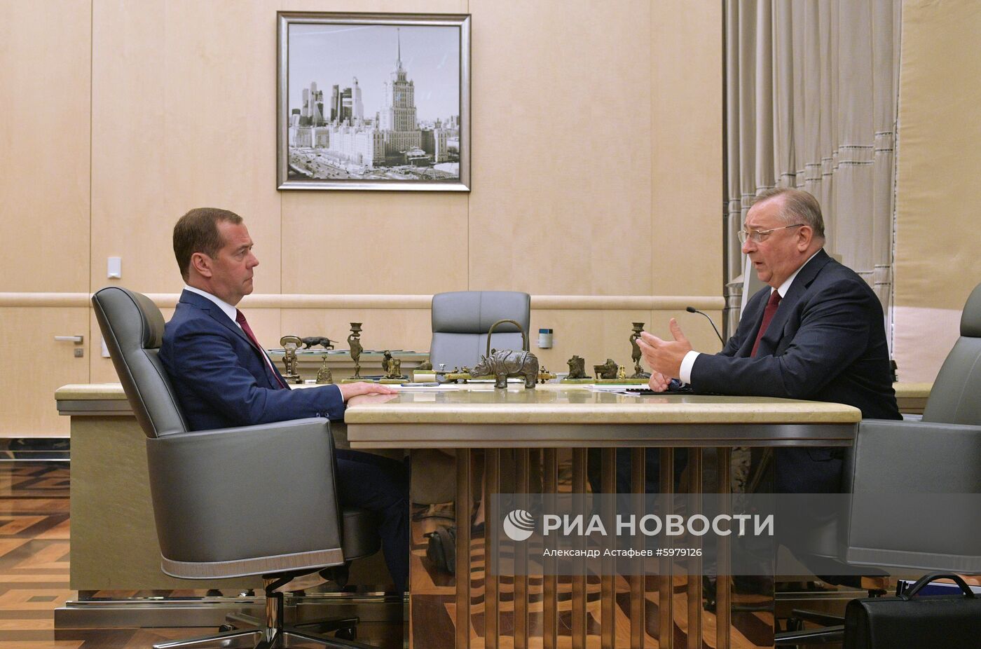 Премьер-министр РФ Д. Медведев встретился с главой ПАО "Транснефть" Н. Токаревым
