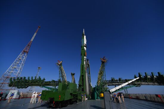 Вывоз РН «Союз-2.1а» на стартовую площадку 