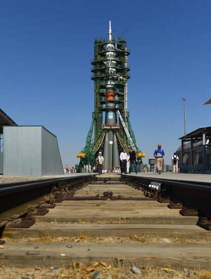 Вывоз РН «Союз-2.1а» на стартовую площадку 