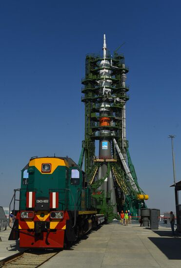 Вывоз РН «Союз-2.1а» на стартовую площадку 