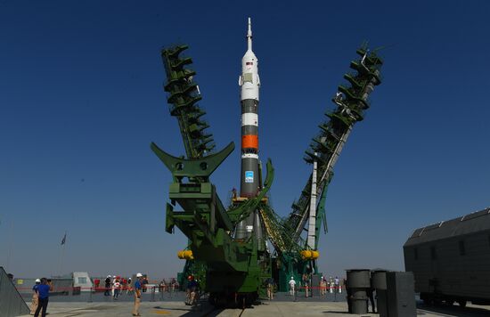 Вывоз РН «Союз-2.1а» на стартовую площадку 