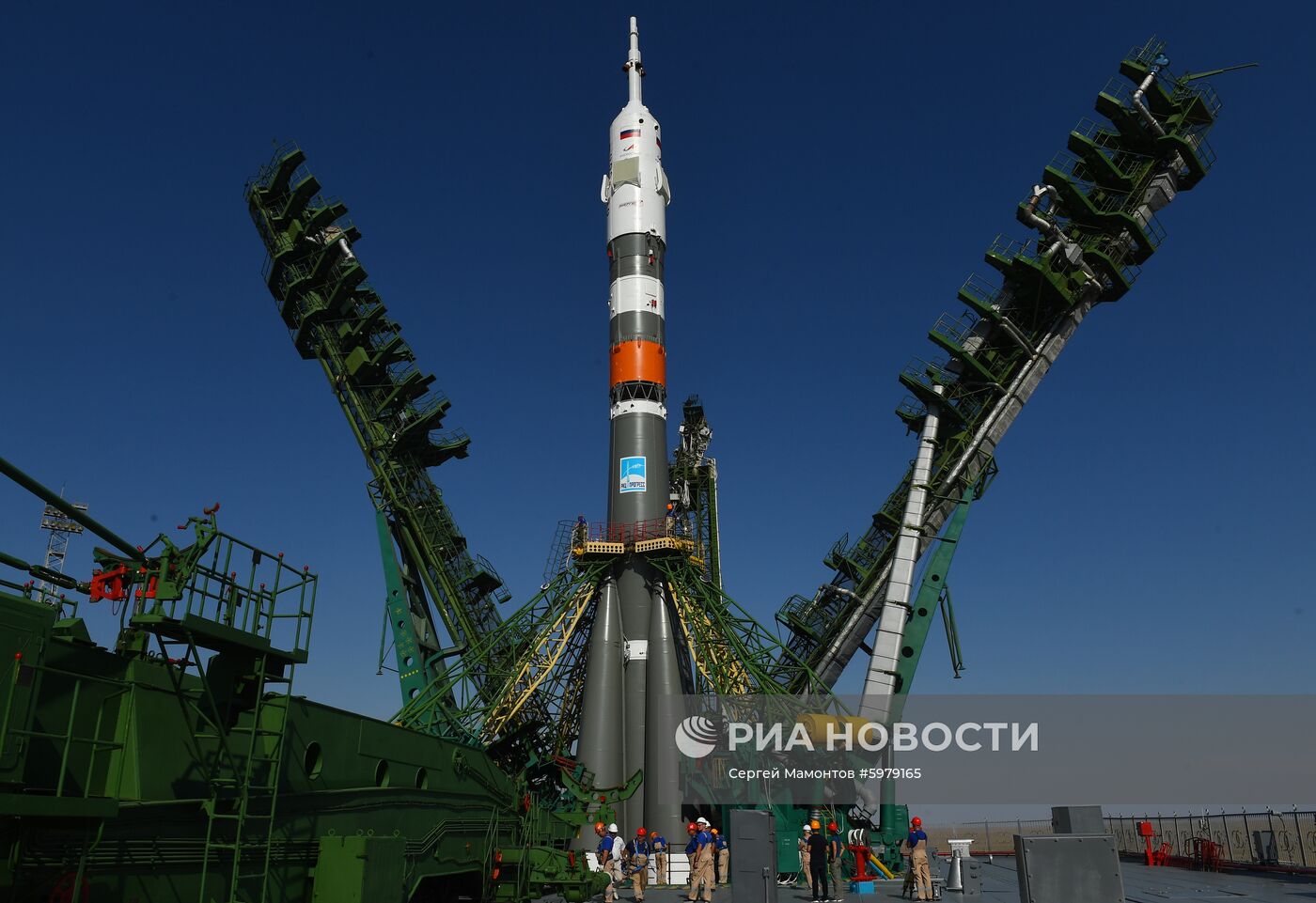 Вывоз РН "Союз-2.1а" на стартовую площадку 