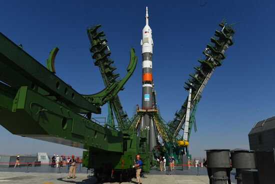 Вывоз РН «Союз-2.1а» на стартовую площадку 