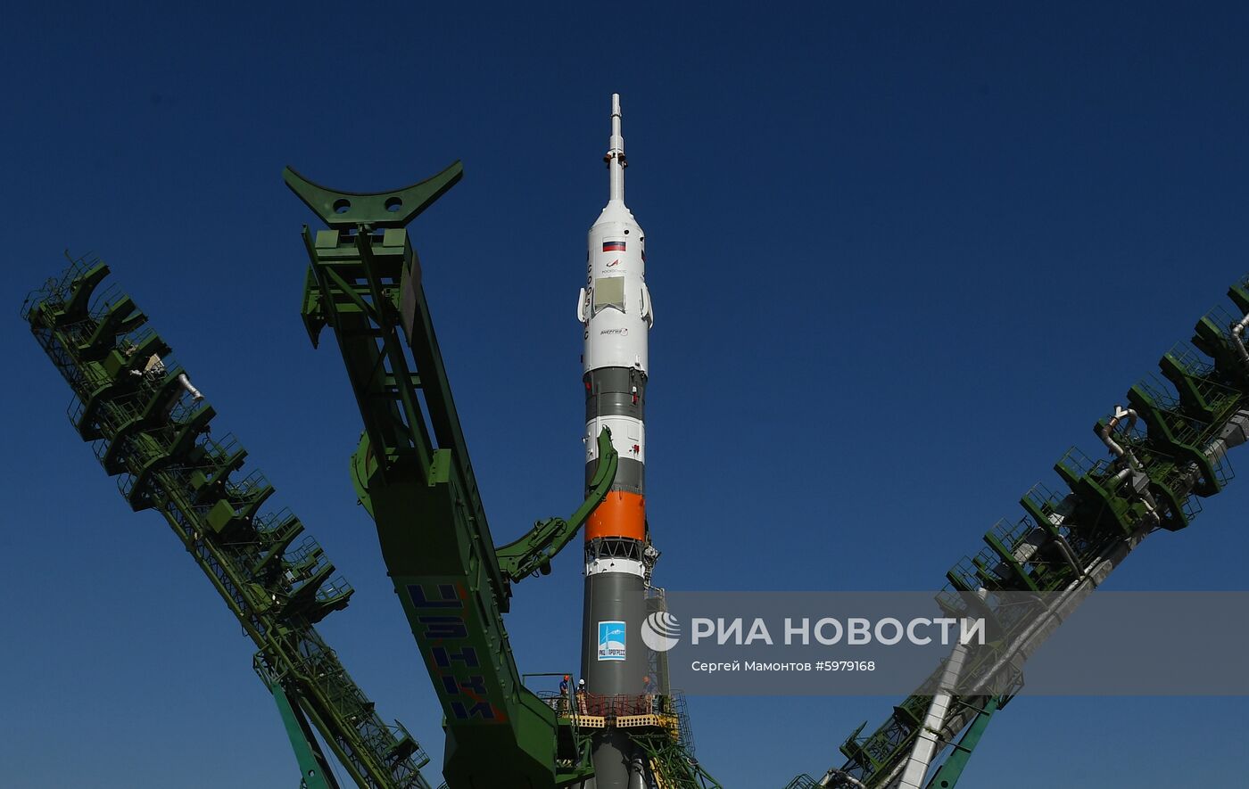 Вывоз РН «Союз-2.1а» на стартовую площадку 