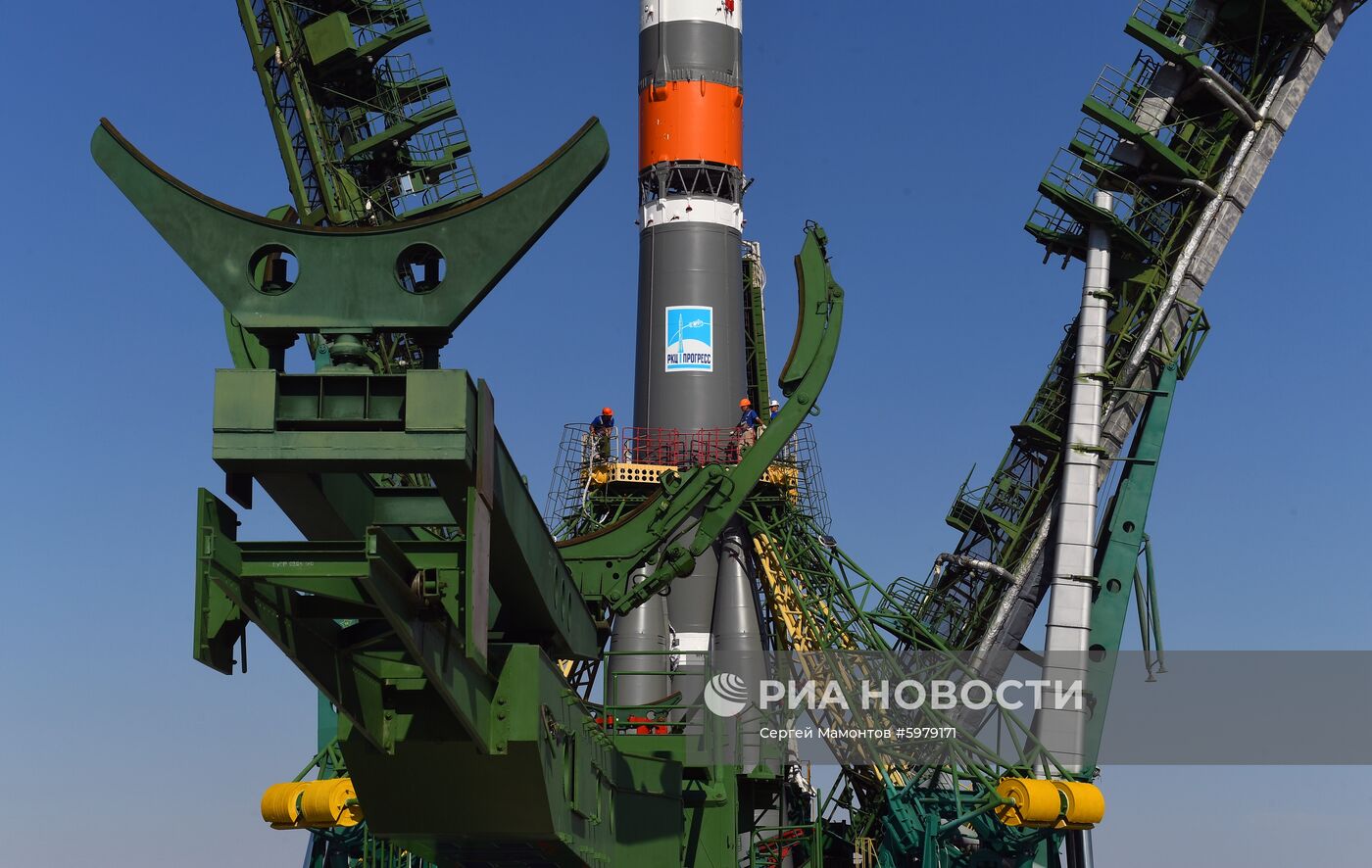 Вывоз РН «Союз-2.1а» на стартовую площадку 