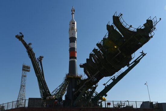 Вывоз РН «Союз-2.1а» на стартовую площадку 