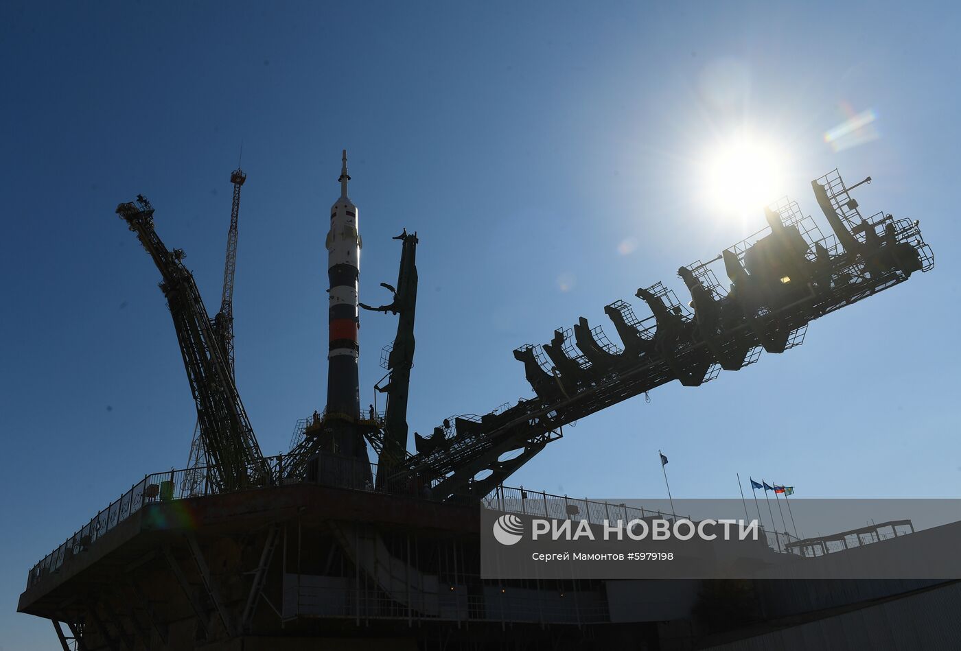 Вывоз РН «Союз-2.1а» на стартовую площадку 