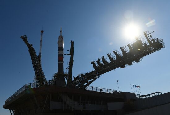 Вывоз РН «Союз-2.1а» на стартовую площадку 