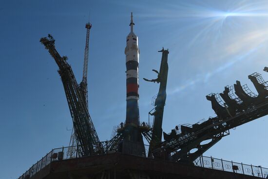 Вывоз РН «Союз-2.1а» на стартовую площадку 