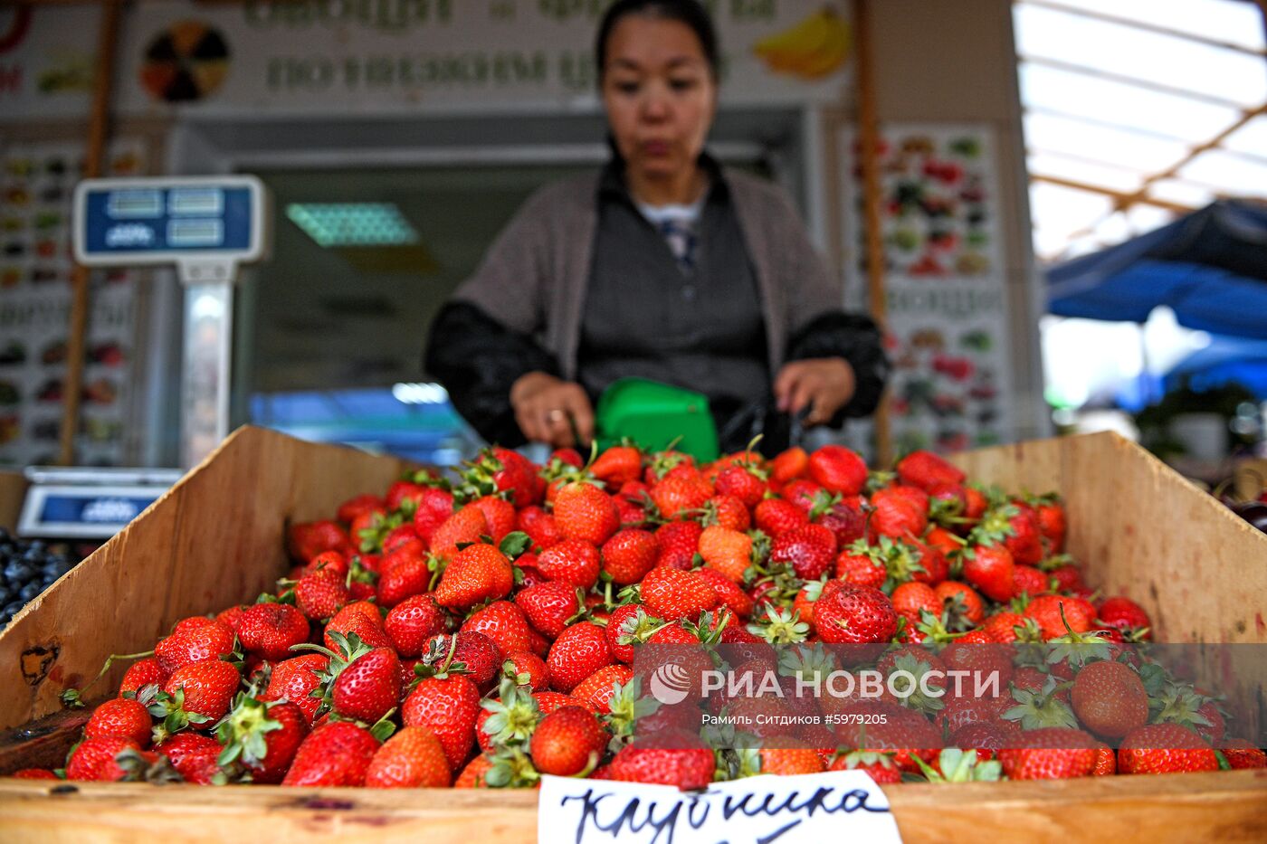 Продажа овощей и фруктов в Москве