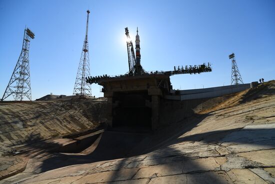 Вывоз РН «Союз-2.1а» на стартовую площадку 