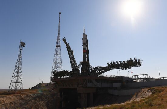 Вывоз РН «Союз-2.1а» на стартовую площадку 