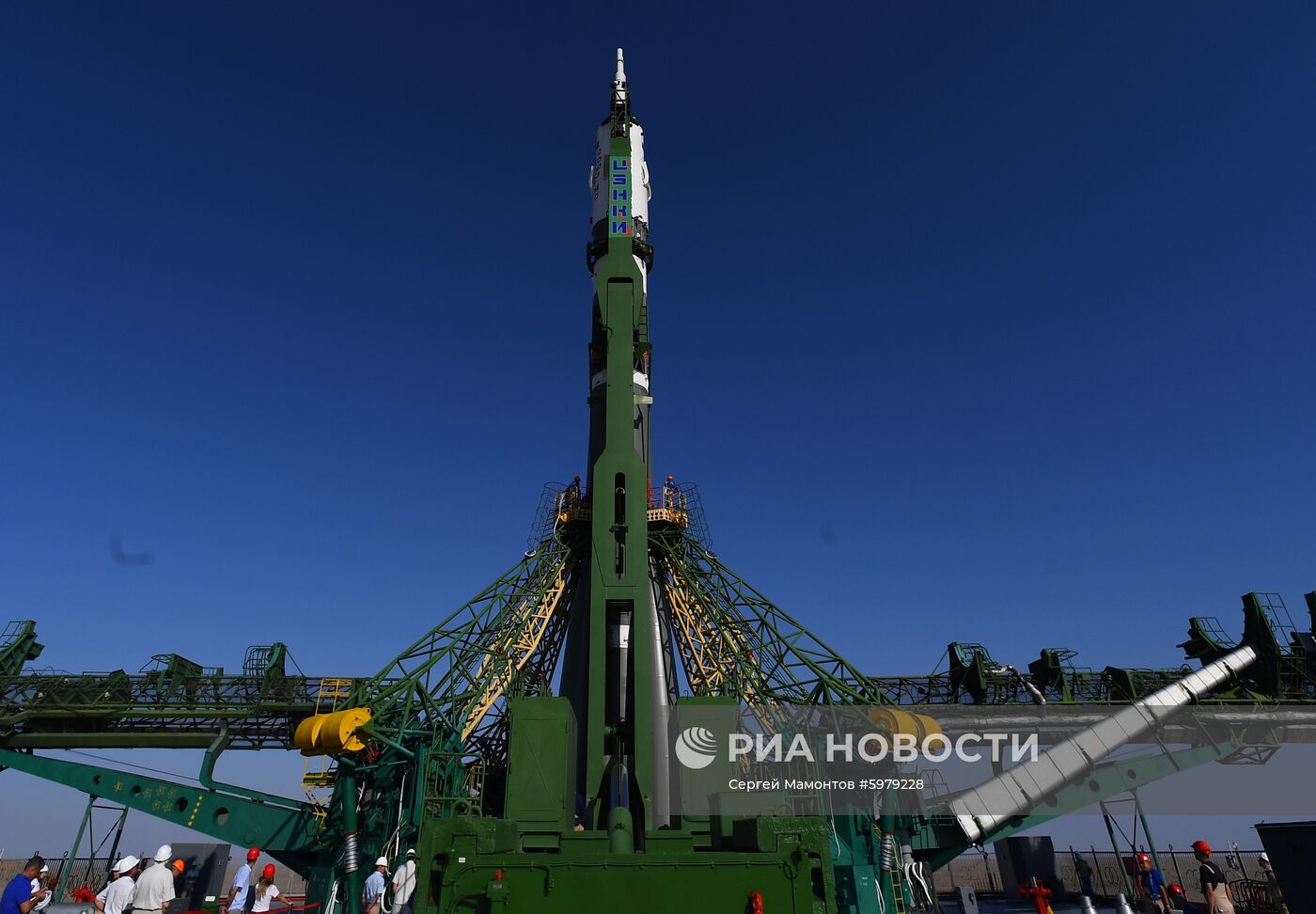 Вывоз РН «Союз-2.1а» на стартовую площадку 