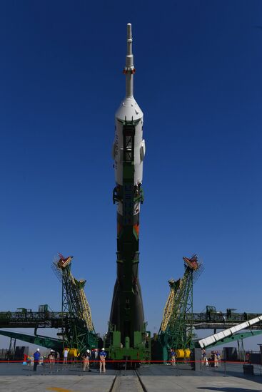 Вывоз РН «Союз-2.1а» на стартовую площадку 