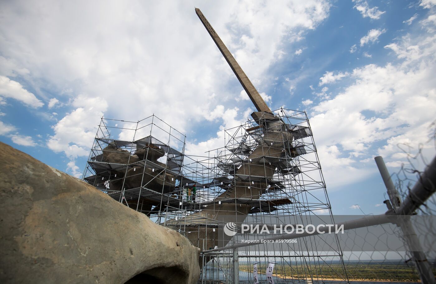 Реставрация монумента "Родина-мать зовет" в Волгограде