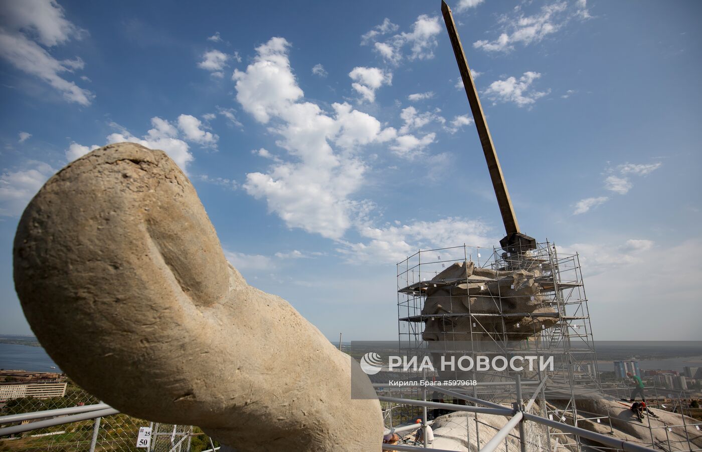 Реставрация монумента "Родина-мать зовет" в Волгограде