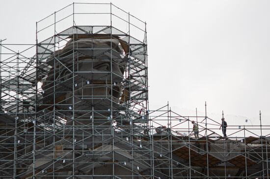 Реставрация монумента "Родина-мать зовет" в Волгограде
