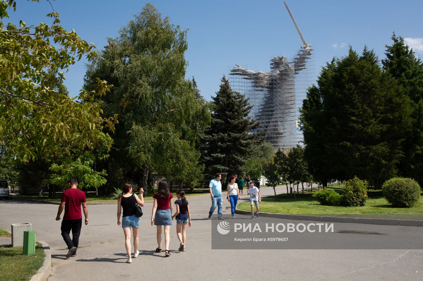 Реставрация монумента "Родина-мать зовет" в Волгограде