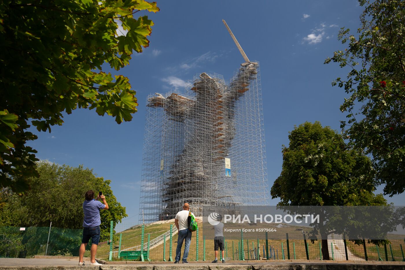 Реставрация монумента "Родина-мать зовет" в Волгограде