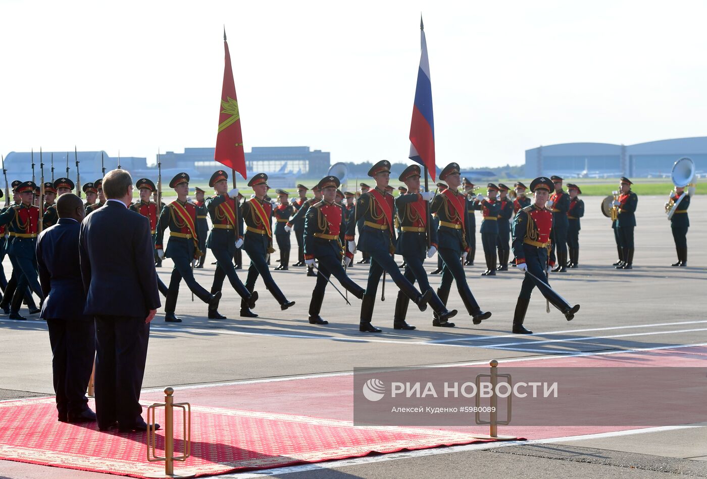 Прилет президента Мозамбика Филипе Жасинто Ньюси в Москву 