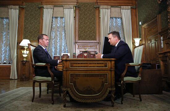 Премьер-министр РФ Д. Медведев встретился с губернатором Новгородской области А. Никитиным