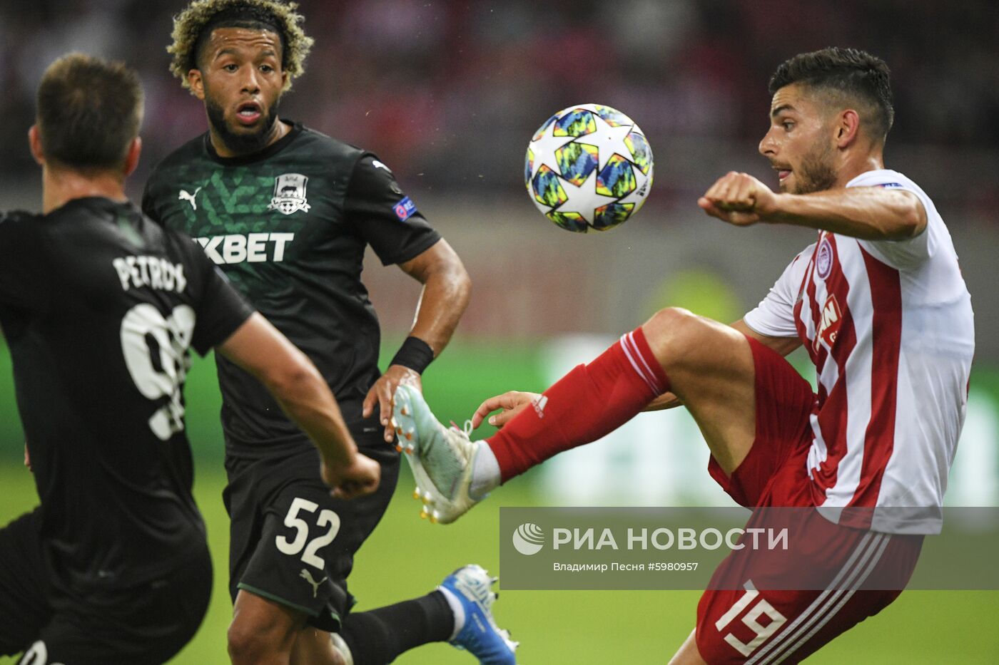 Футбол. Лига Чемпионов. Матч "Олимпиакос" - "Краснодар"