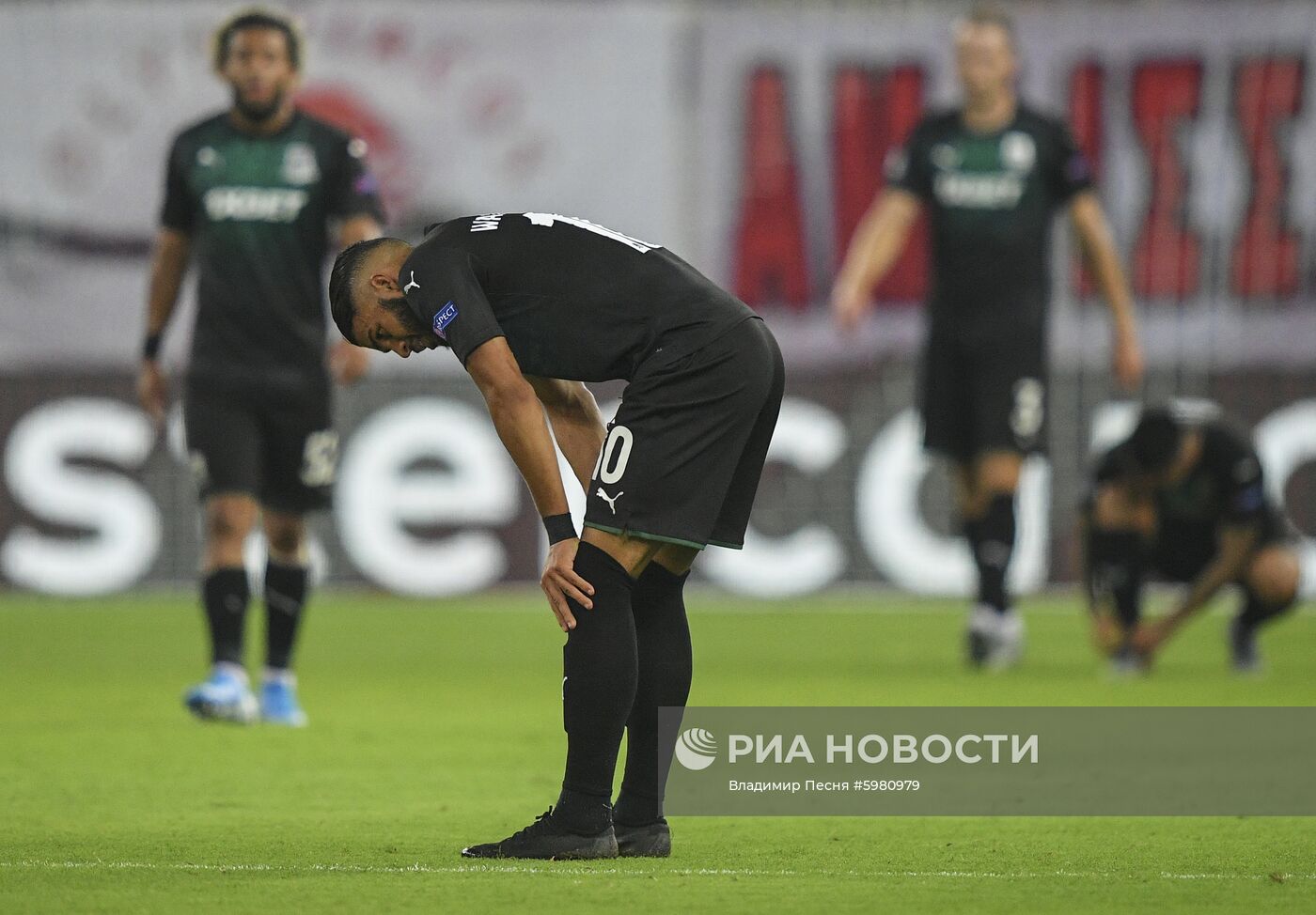 Футбол. Лига Чемпионов. Матч "Олимпиакос" - "Краснодар"