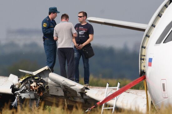 Подготовка к вывозу Airbus A321 с места ЧП