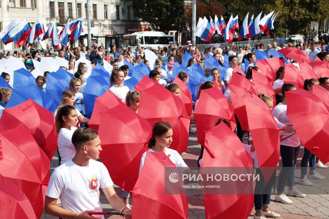 Празднование Дня государственного флага России