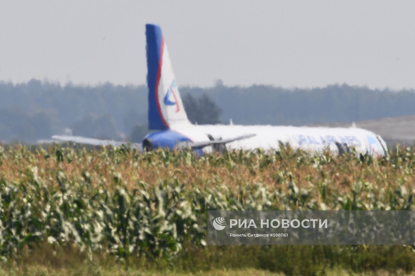 Подготовка к вывозу Airbus A321 с места ЧП